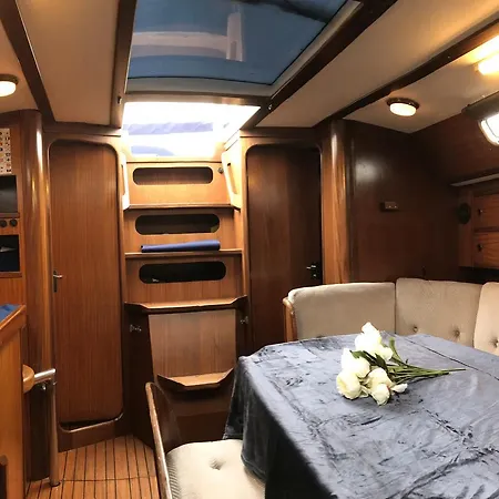 Bed&boat Eolo 3 船屋