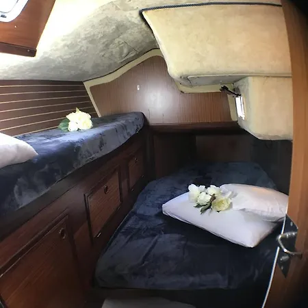 Bed&boat Eolo 3 船屋